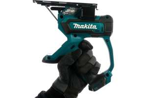 Сабельная пила Makita CXT SD100DZ.