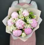 Букет пионов розовый Flower Bag 13 шт, 45 см плюс альстромерия (+ возврат 35%)