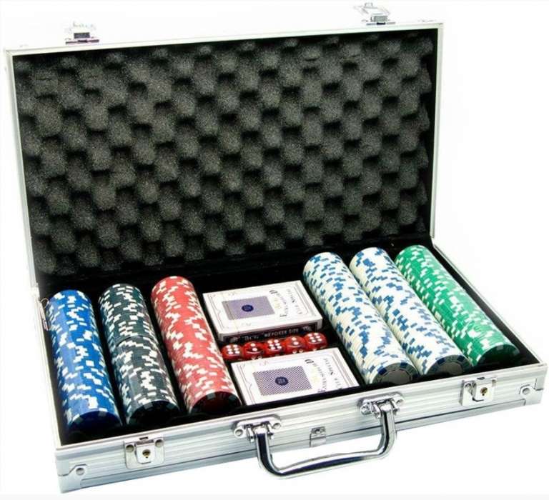Набор для покера, 300 фишек, кейс (+ возврат 805 СберСпасибо)