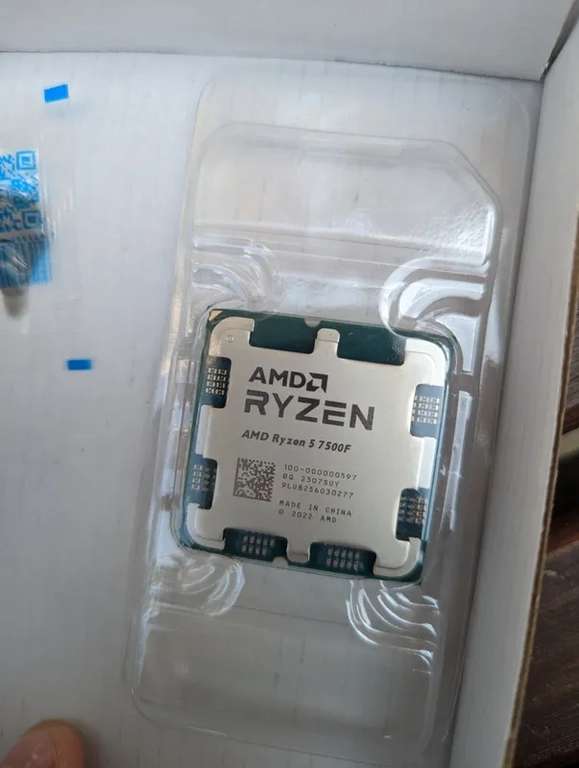 Процессор AMD Ryzen5 7500F Похож на 7600X, без встроенной графики. OEM (цена с ozon картой) (из-за рубежа)