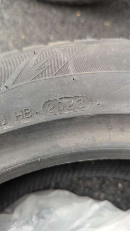 Hankook WiNter i*cept iZ2 Шины зимние 205/55 R16 94T Нешипованные (с Ozon Картой)