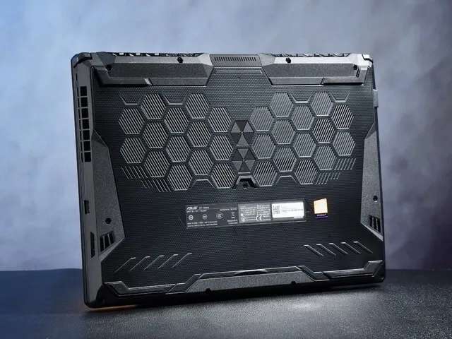 Игровой ноутбук ASUS FA506QM AMD Ryzen 7 5800Н, RAM 16 ГБ, SSD, GeForce RTX 3060 (6 Гб), Windows 11, Английская клавиатура (из-за рубежа)
