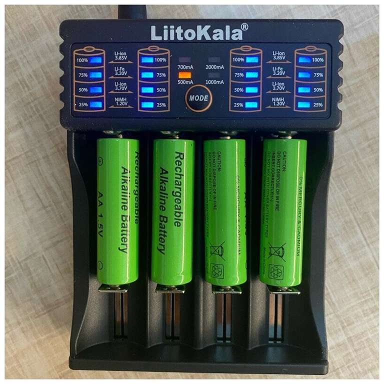 LiitoKala Lii-402 - умное зарядное устройство на 4 АКБ