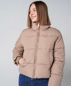 Женская короткая куртка-зефирка ТВОЕ. Демисезонный пуховик без капюшона