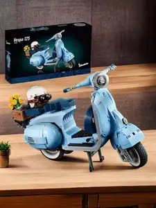 Конструктор "Скутер Vespa 125" 1106 деталей (по озон карте)