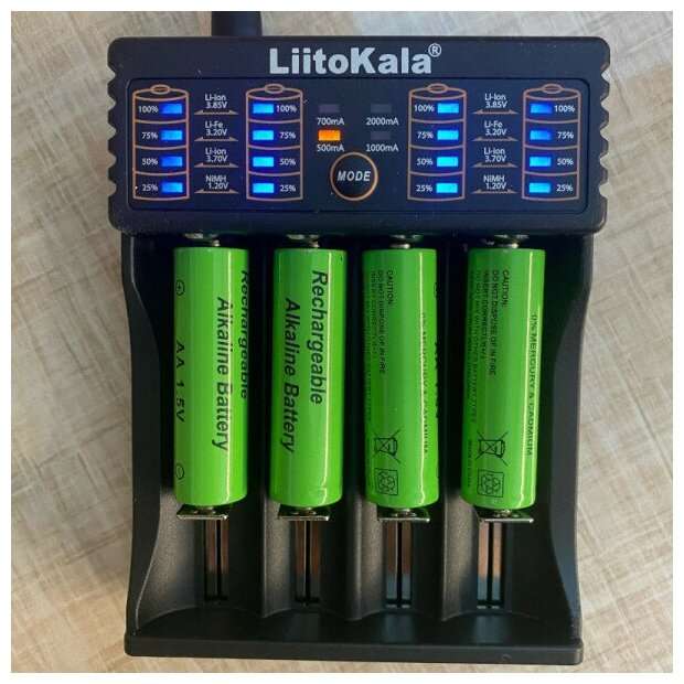 LiitoKala Lii-402 - умное зарядное устройство на 4 АКБ