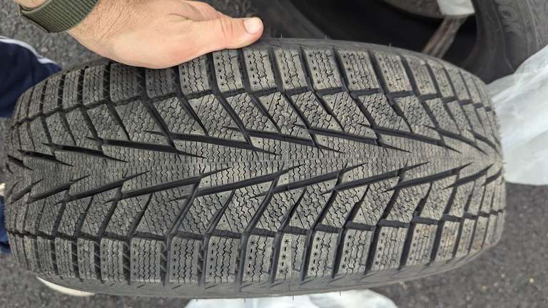 Hankook WiNter i*cept iZ2 Шины зимние 205/55 R16 94T Нешипованные (с Ozon Картой)