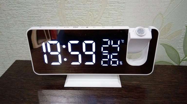 Цифровые часы с проекцией, будильником и FM-радио Mrosaa