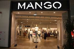 Распродажа мужской и женской одежды MANGO (напр, мужской свитер из шерсти, джинсы)
