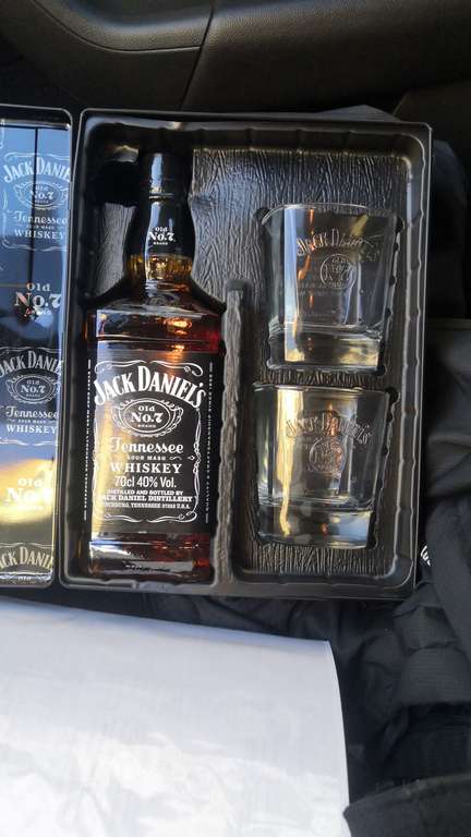 [Серпухов и возм. др] Виски JACK DANIEL'S Tennessee Whiskey зерновой, 40%, п/у с 2 стаканами, 0.7л