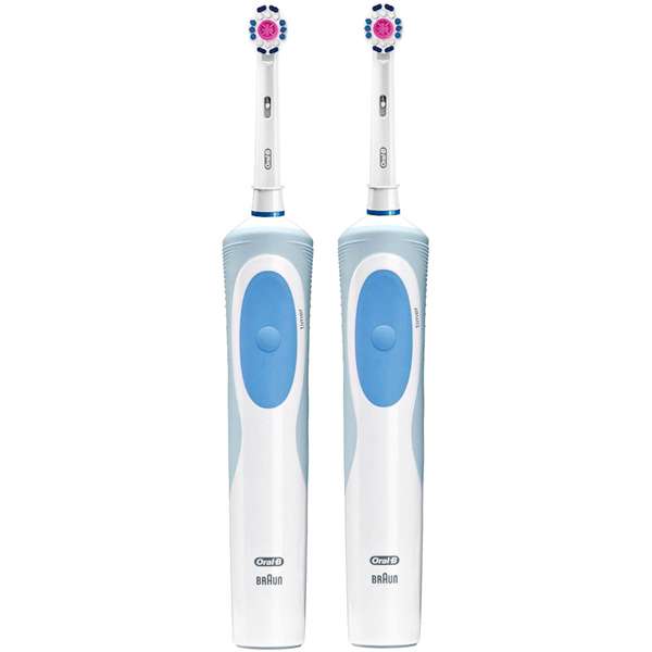 Две электрические зубные щетки Braun Oral-B Vitality за 1.990р