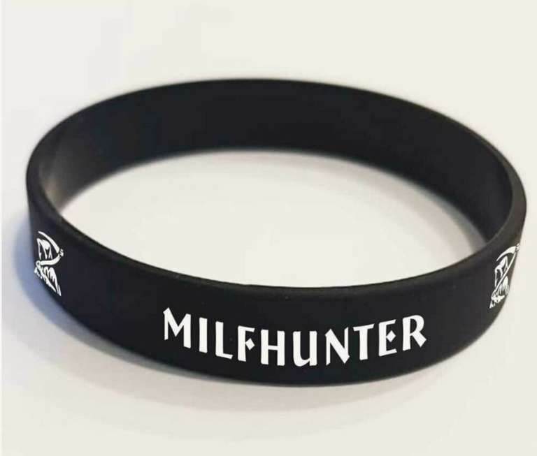 Силиконовый браслет с надписью "MILFHUNTER"