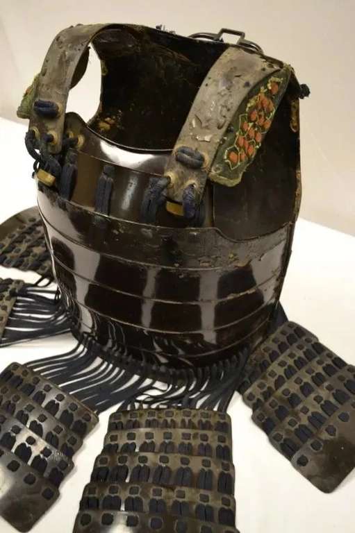 Музейный экземпляр. Антикварная лакированная железная кираса самурая эпохи Эдо (1603-1867). Япония, 18 век.