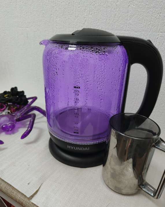 Чайник электрический HYUNDAI HYK-G5809 1.8 л фиолетовый, черный (+возврат бонусов)